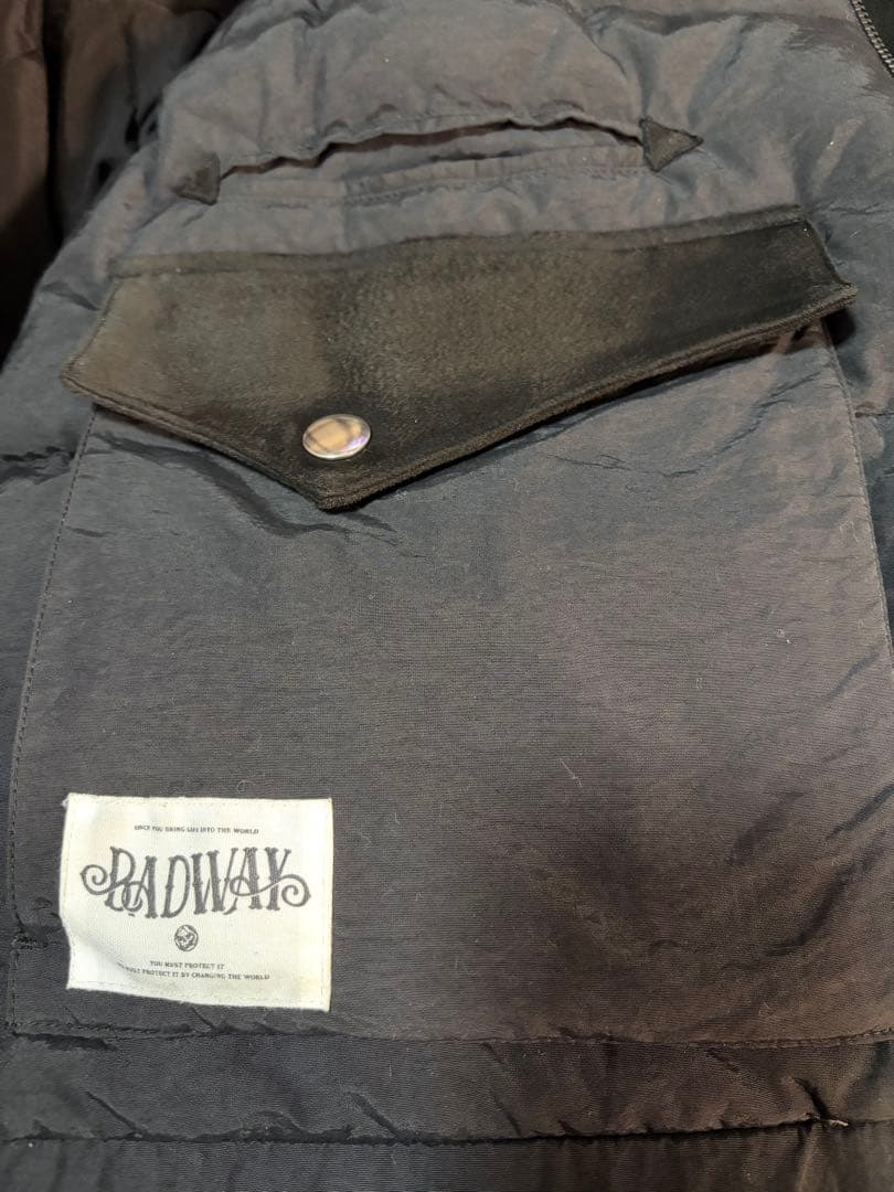 BADWAYブラックダウンジャケット