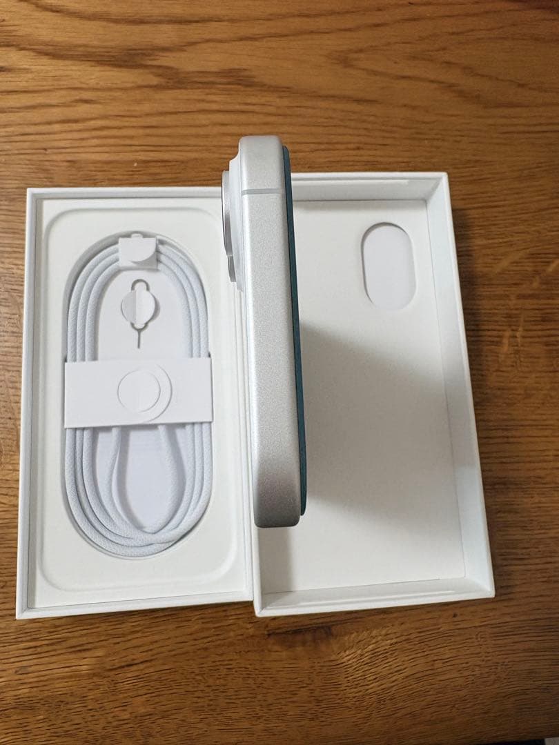 iPhone16 256GB バッテリー100％ SIMフリー