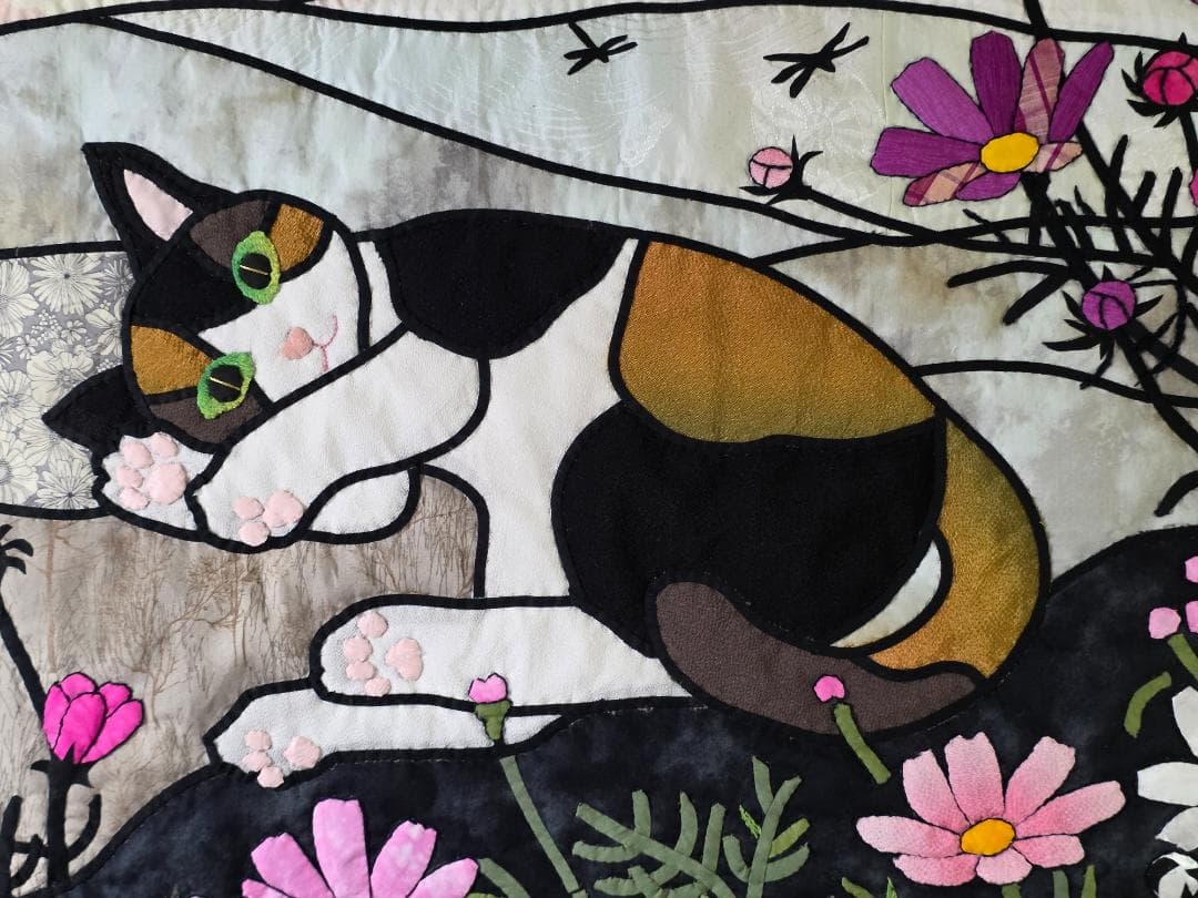 ハンドメイド ステンドグラスキルトタペストリー　猫とコスモス
