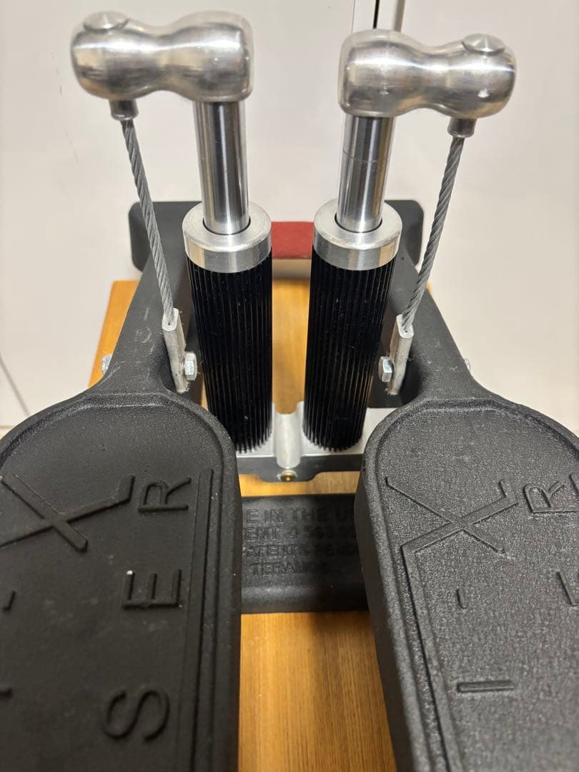 XISER エクサー社　エアロビクス・ステッパー