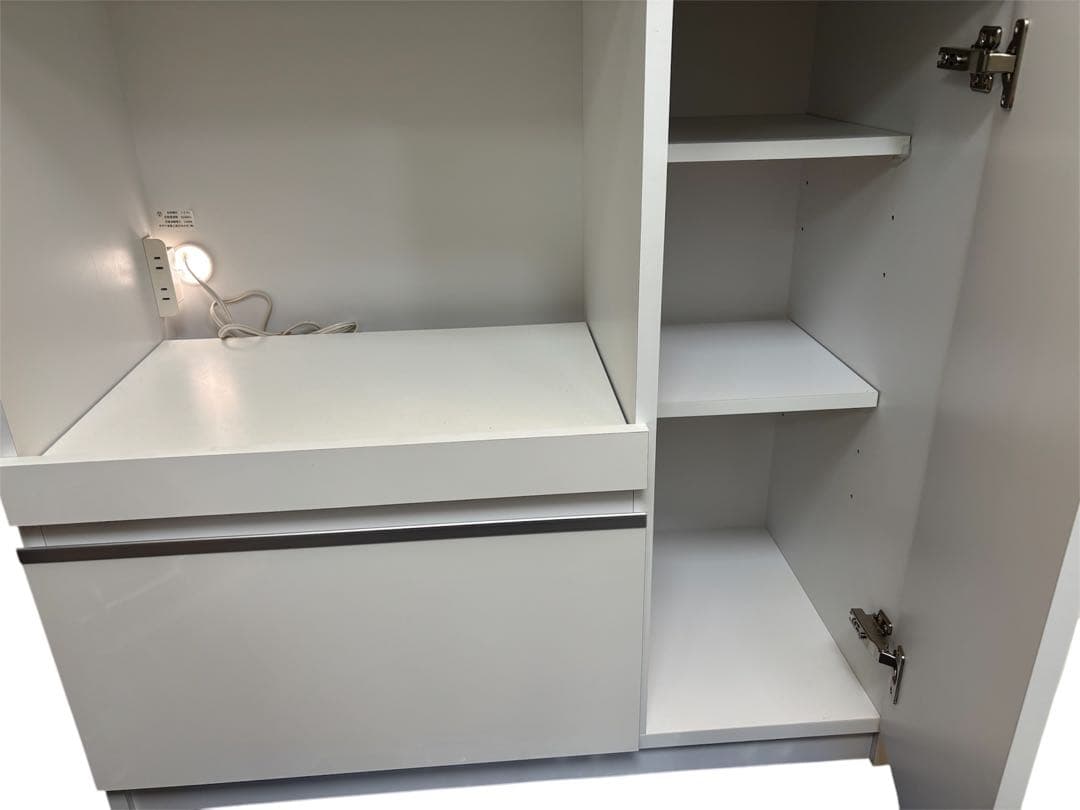 #ホワイト食器棚