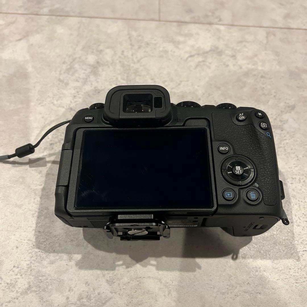 【最終処分／7.18日まで】Canon EOS RP ミラーレス一眼