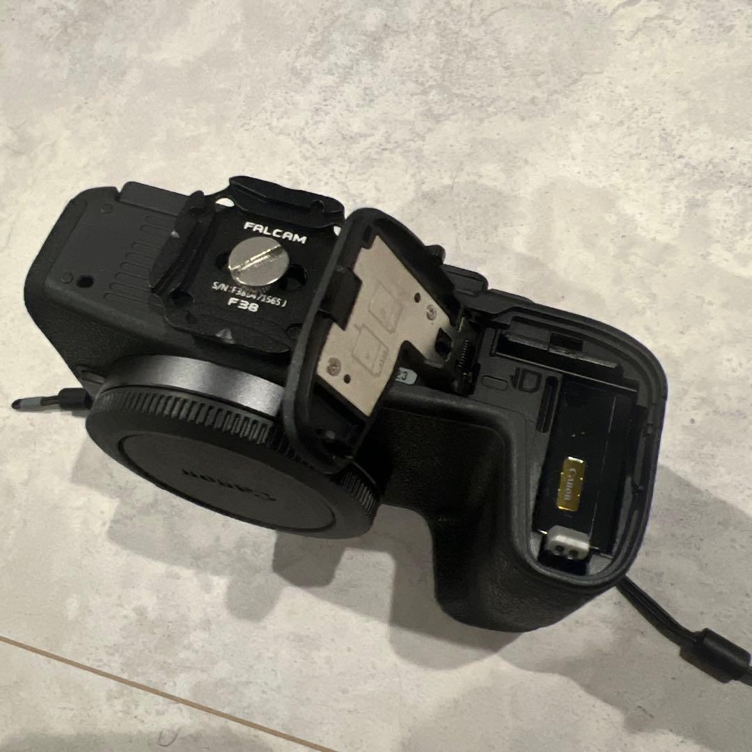 【最終処分／7.18日まで】Canon EOS RP ミラーレス一眼