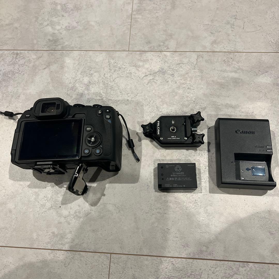 【最終処分／7.18日まで】Canon EOS RP ミラーレス一眼