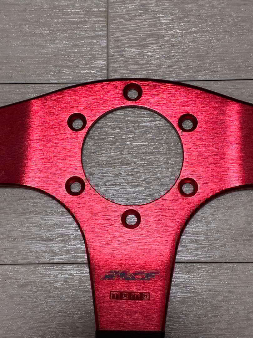 【出品本日まで！】momo raceステアリング　レッド　TYPD35