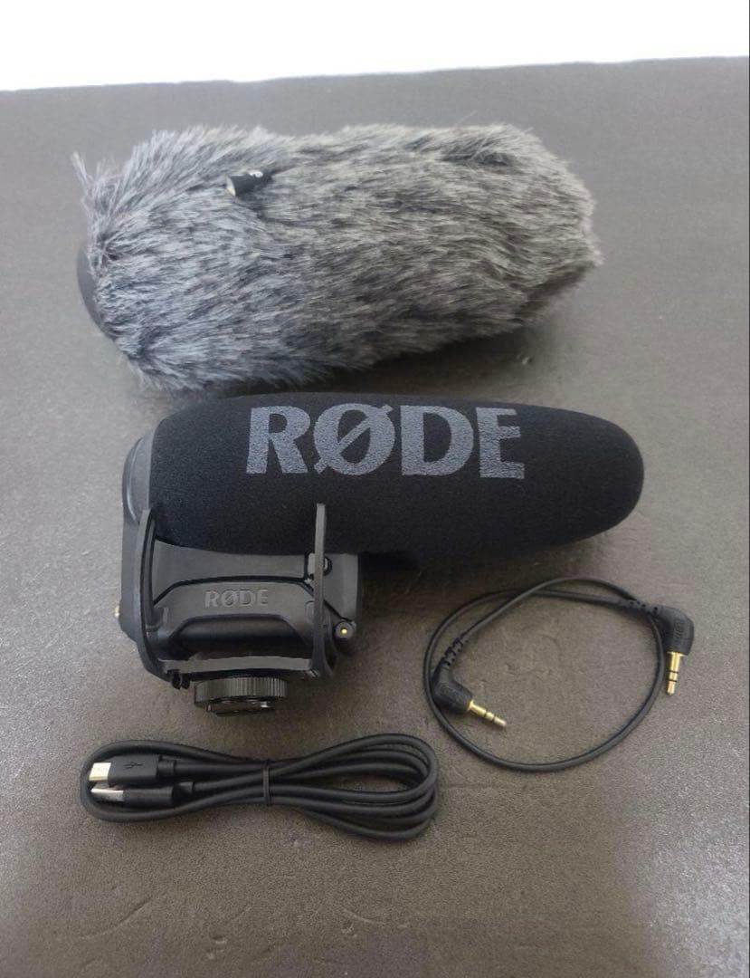 RODE VIDEOMIC PRO+ コンデンサーマイクとウインドシールド