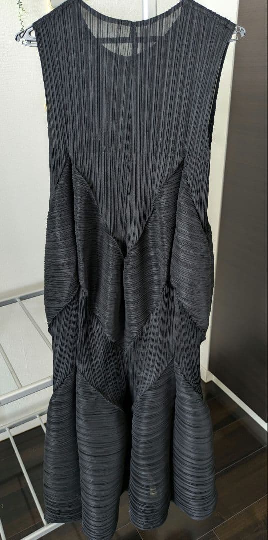 【新品】プリーツ 変形ロング ワンピース 黒 結婚式 同窓会☆ブラック☆おしゃれ