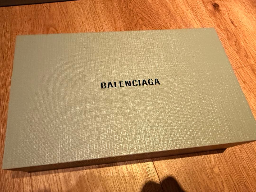 バレンシアガ　LE CITY CHARM エッフェル塔 キーリング