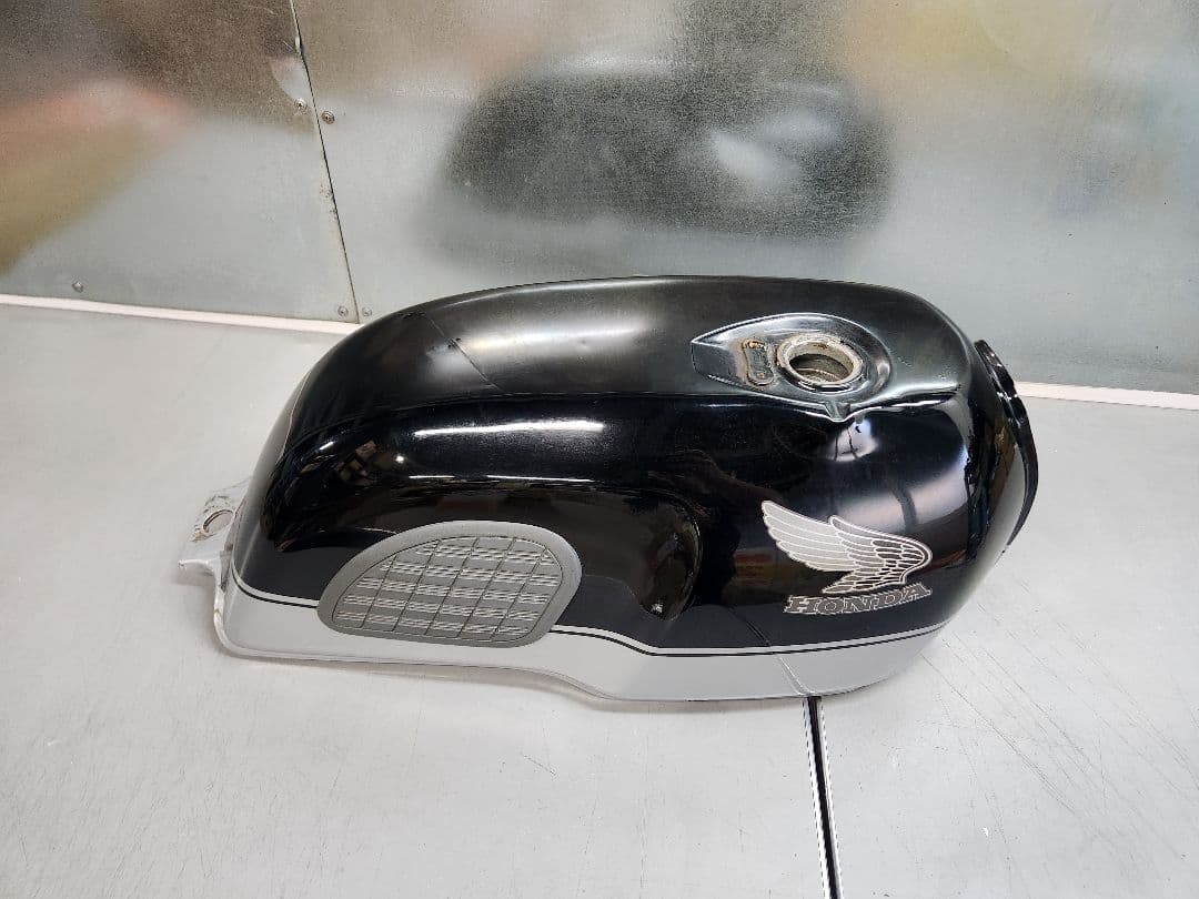 H*o様 GB250 タンク 大きな凹みなし 塗装ベース