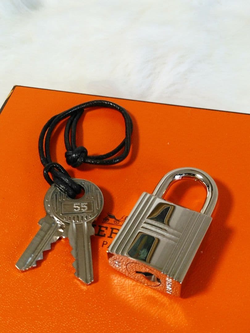 【極美品】未使用に近い HERMES エルメス カデナ　南京錠パドロック