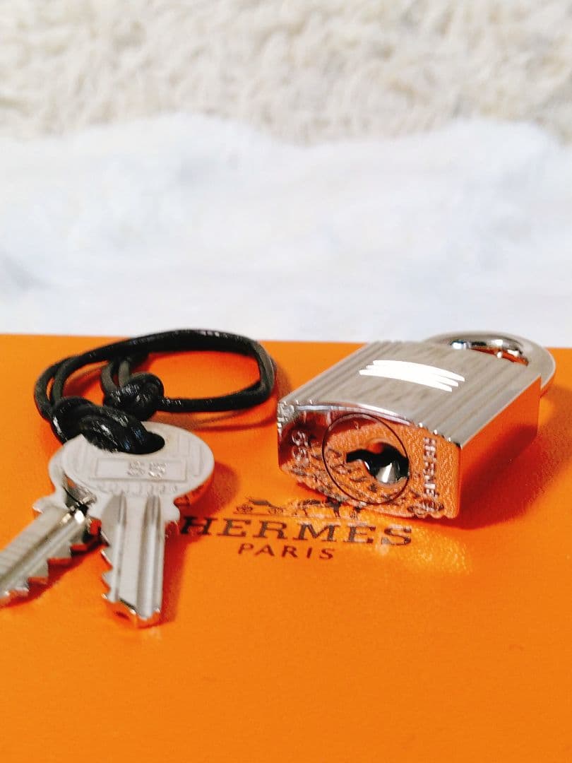 【極美品】未使用に近い HERMES エルメス カデナ　南京錠パドロック