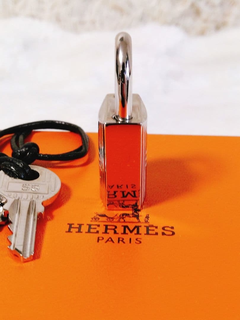 【極美品】未使用に近い HERMES エルメス カデナ　南京錠パドロック