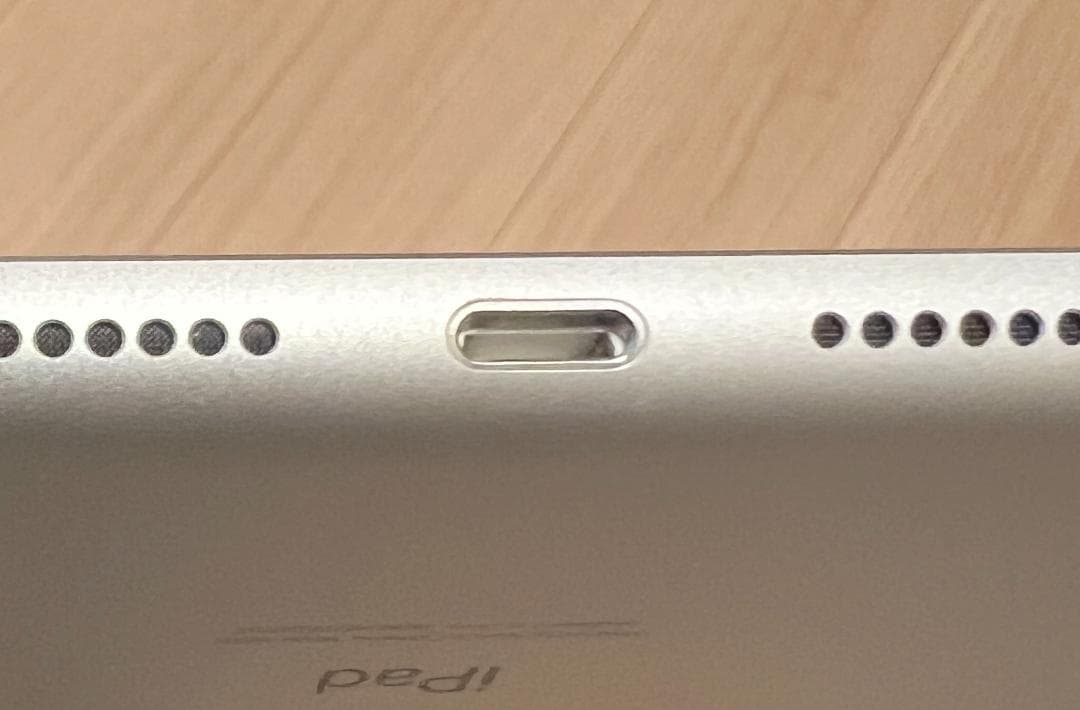 第9世代 iPad 10.2インチ　スターシルバー　64GB