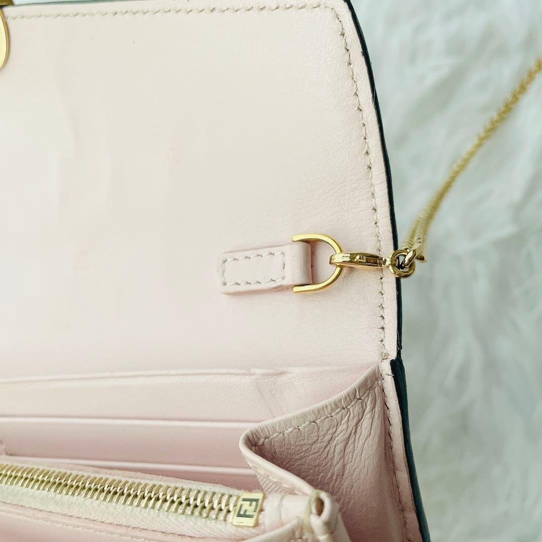 FENDI チェーンショルダー付き エフイズ コーチネンタル ベビーピンク