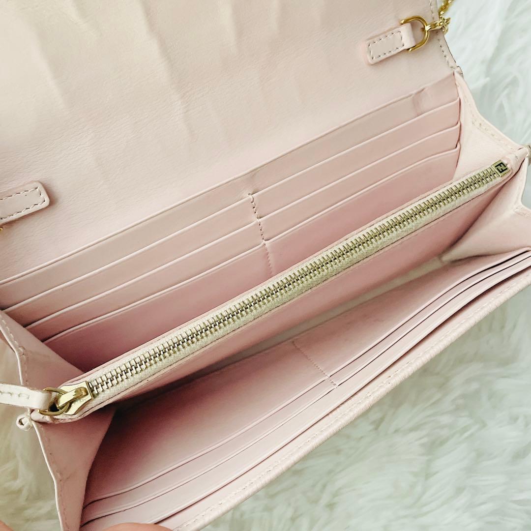 FENDI チェーンショルダー付き エフイズ コーチネンタル ベビーピンク