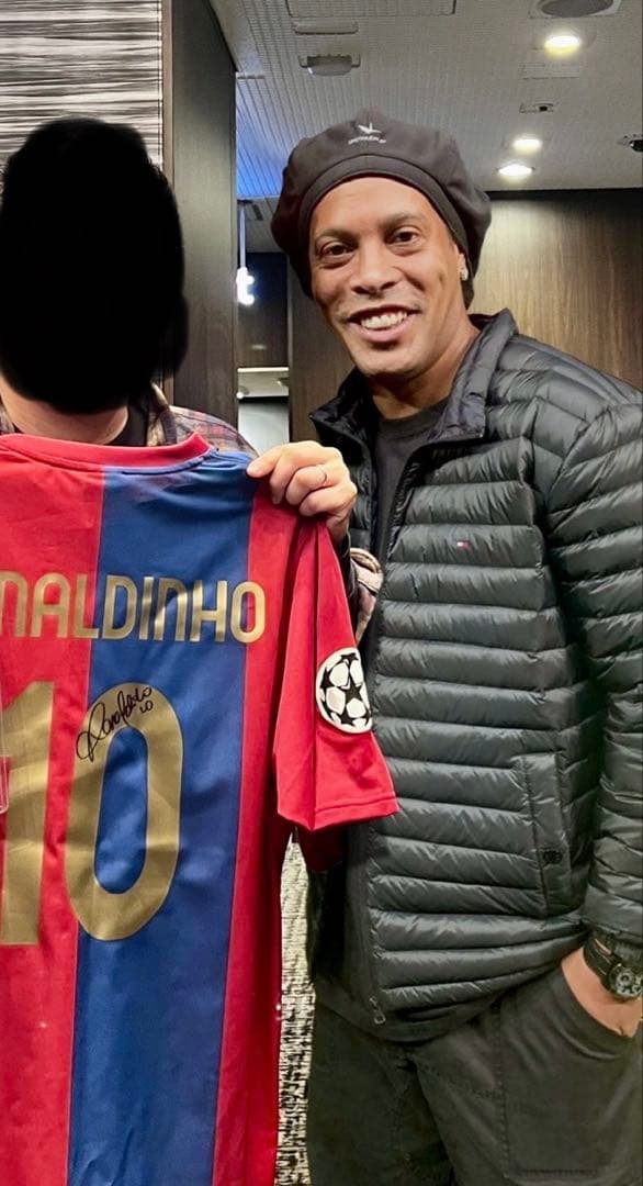 ロナウジーニョ 直筆サインユニフォーム