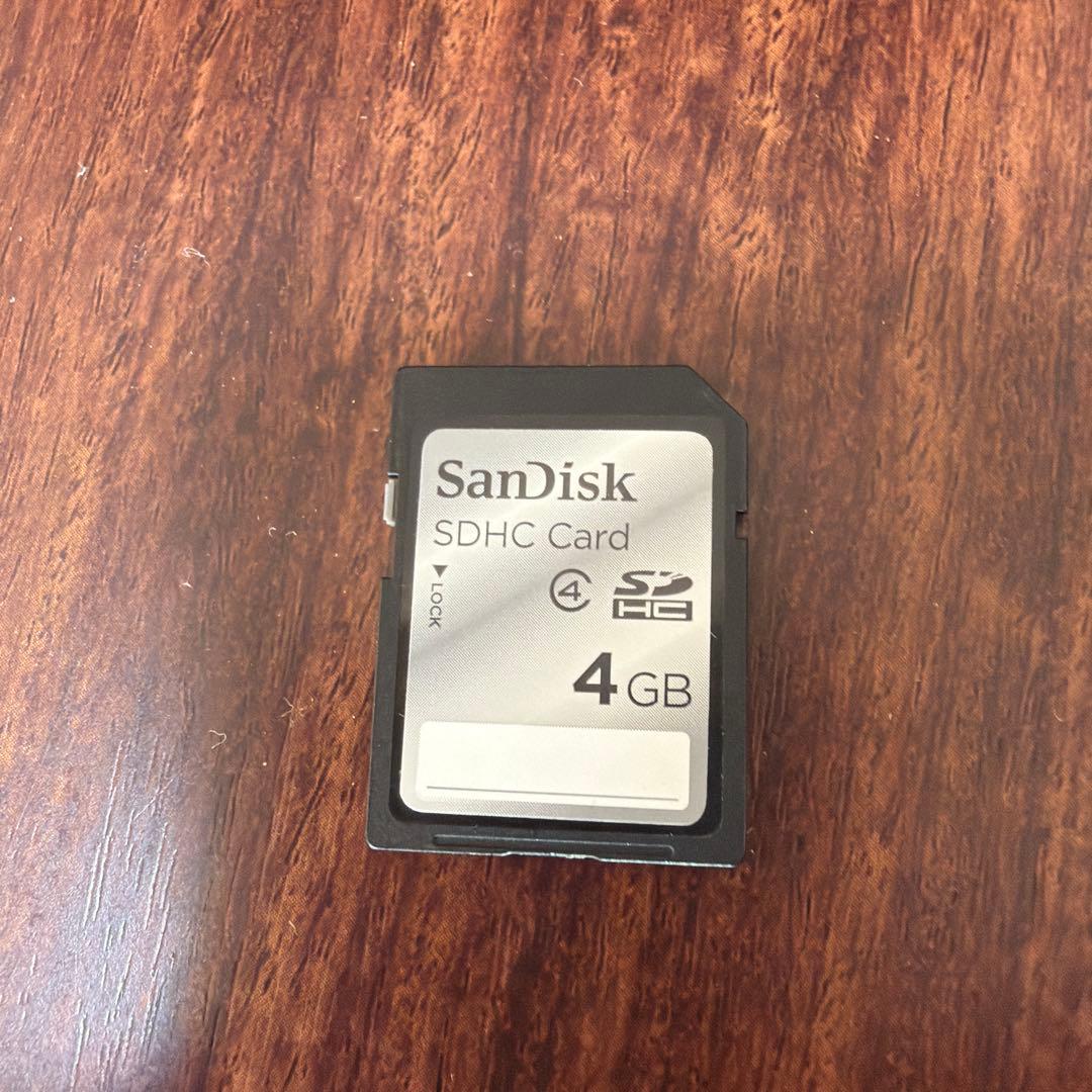 ニコンCOOLPIX S8200 デジカメ（充電器、4GBのSD付）