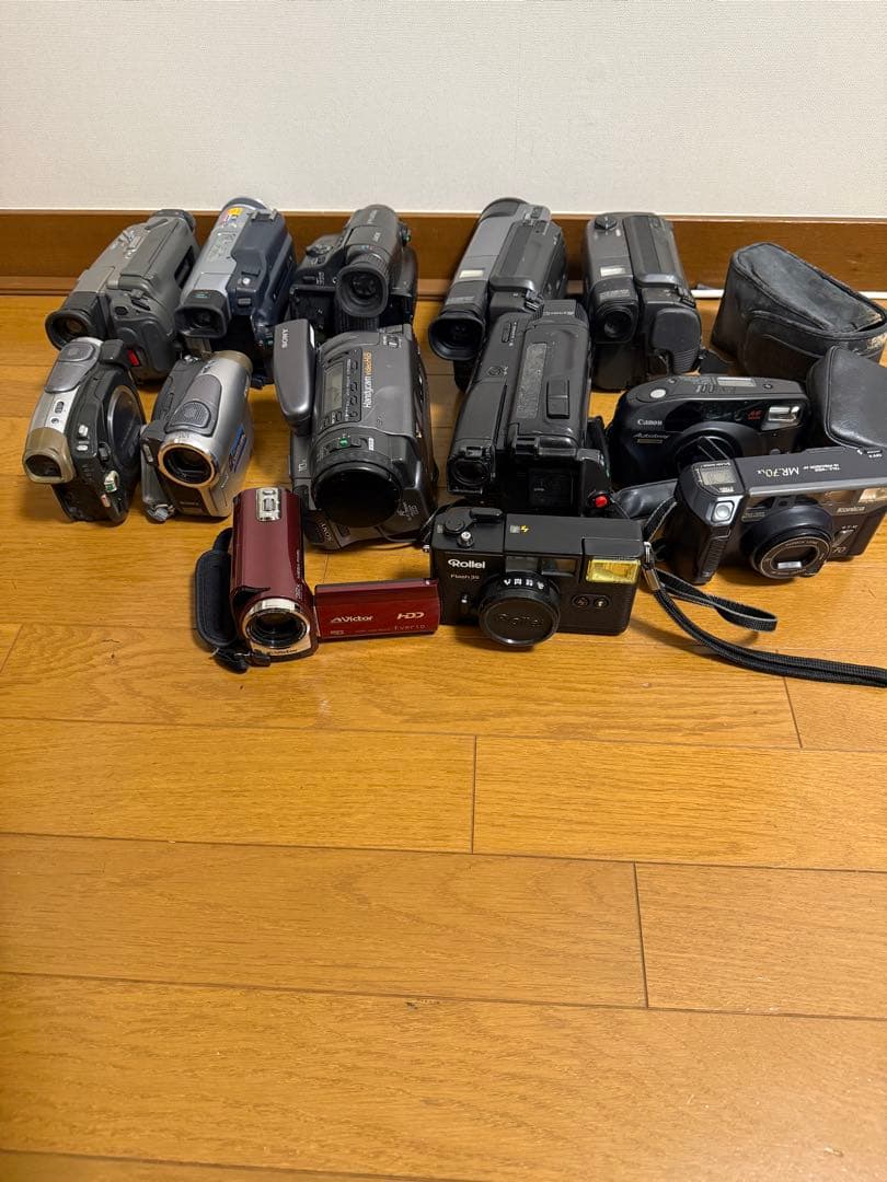 SONY-Victor Everio HDDビデオカメラ 赤 13台ジャンク品