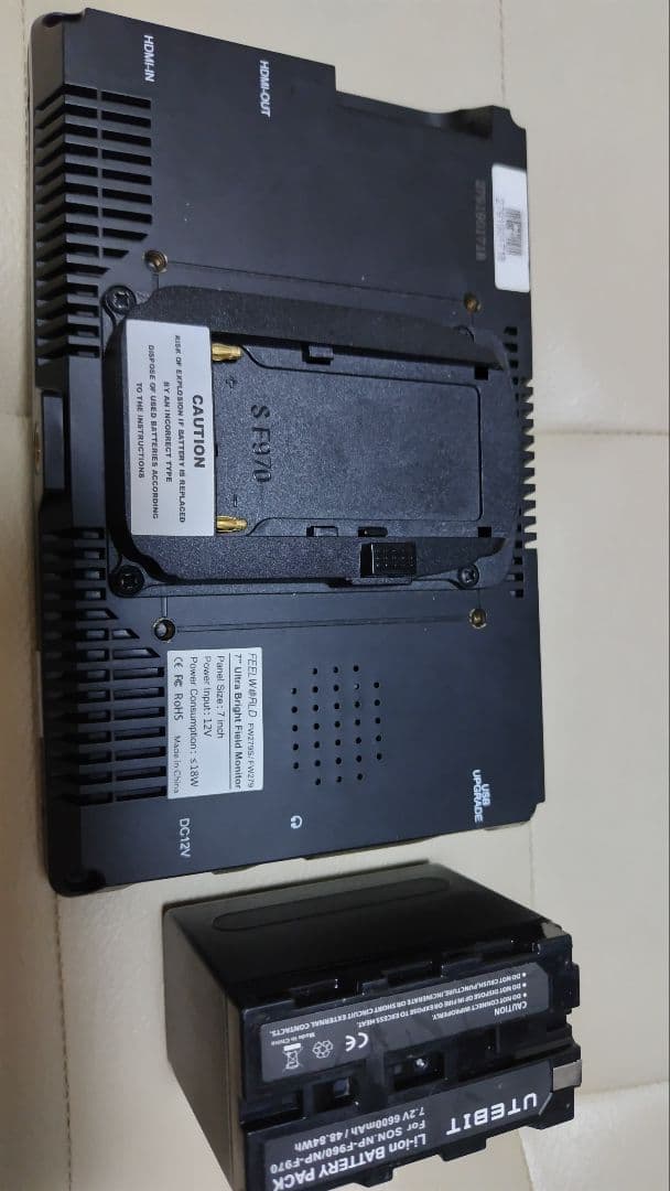 Feelworld FW279 7inフィールドモニターとバッテリーAC電源追加