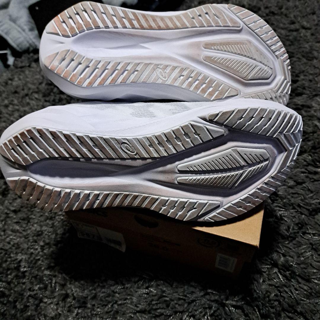 ももそらさん専用　ASICS NOVABLAST 5 ホワイト 26.0cm