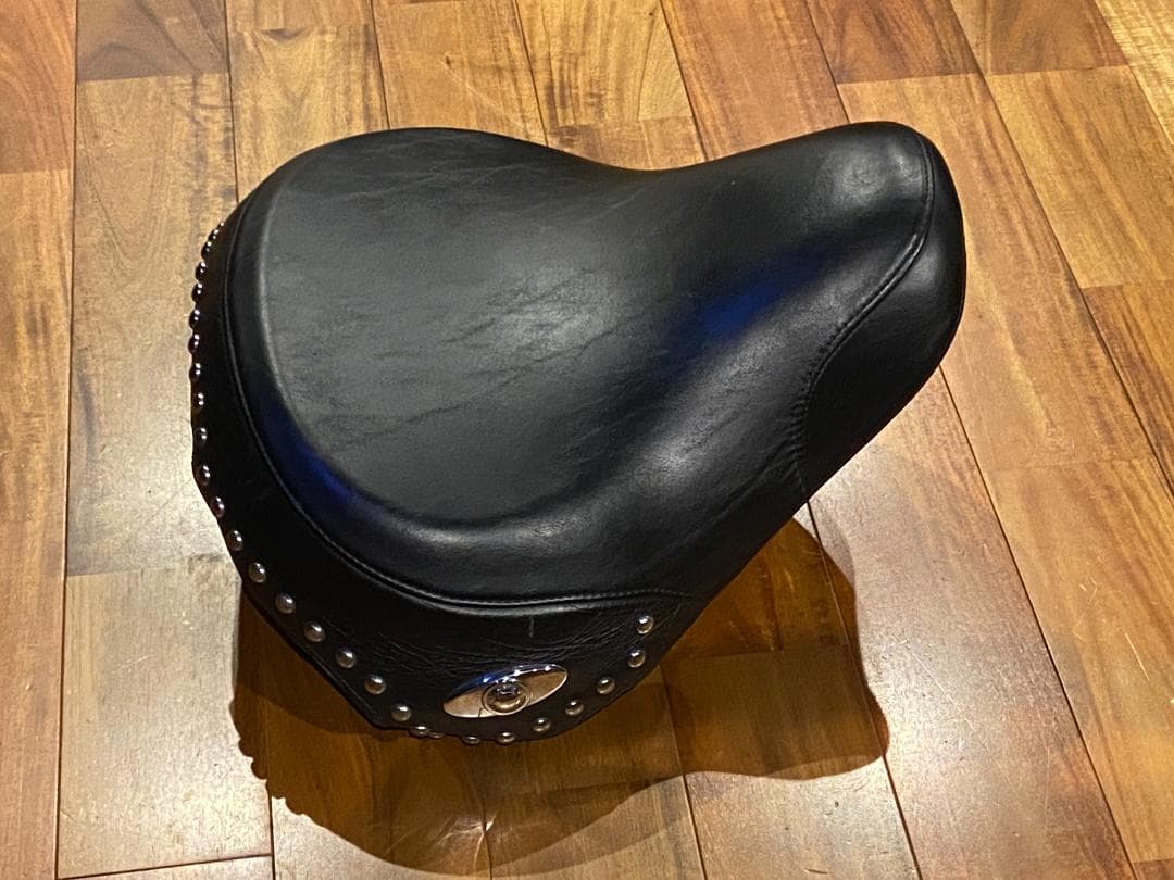 2004年製ヘリテイジFLSTC　純正フロントシート