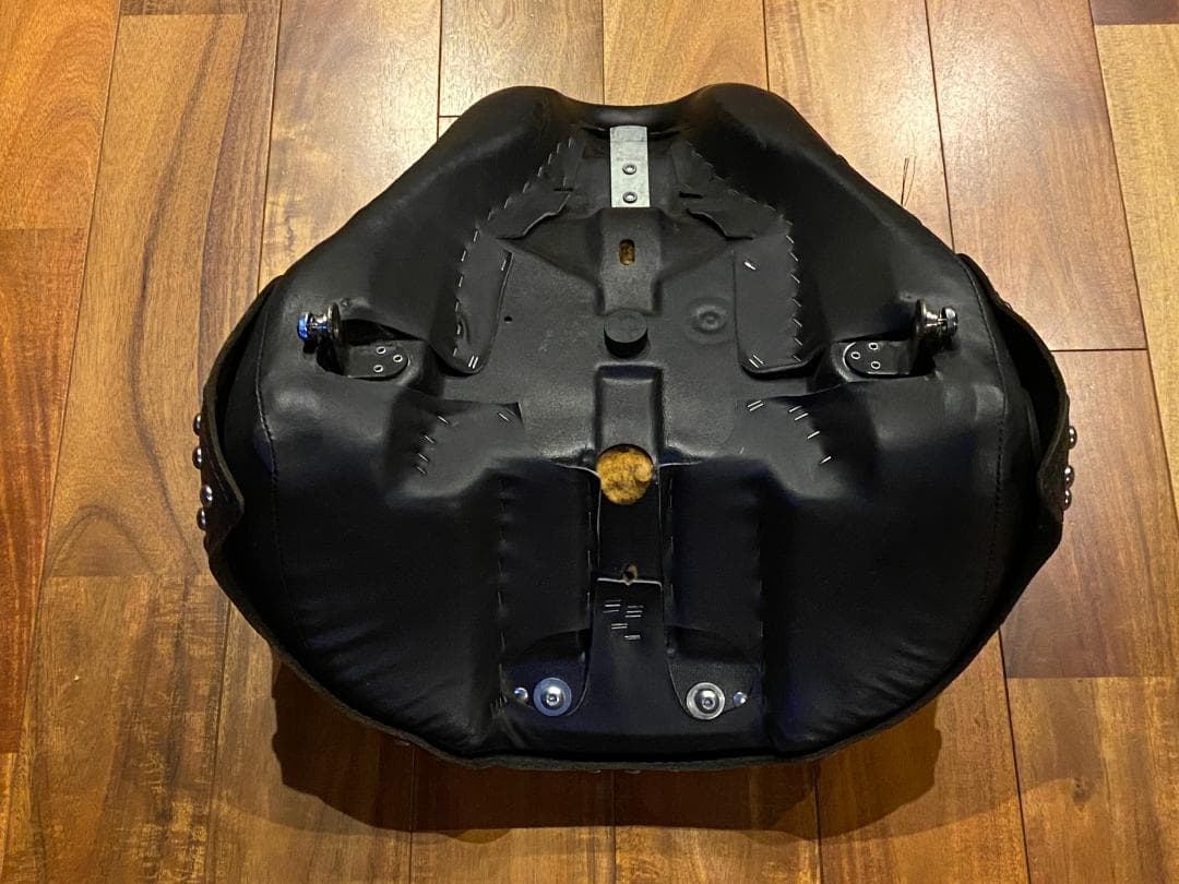 2004年製ヘリテイジFLSTC　純正フロントシート