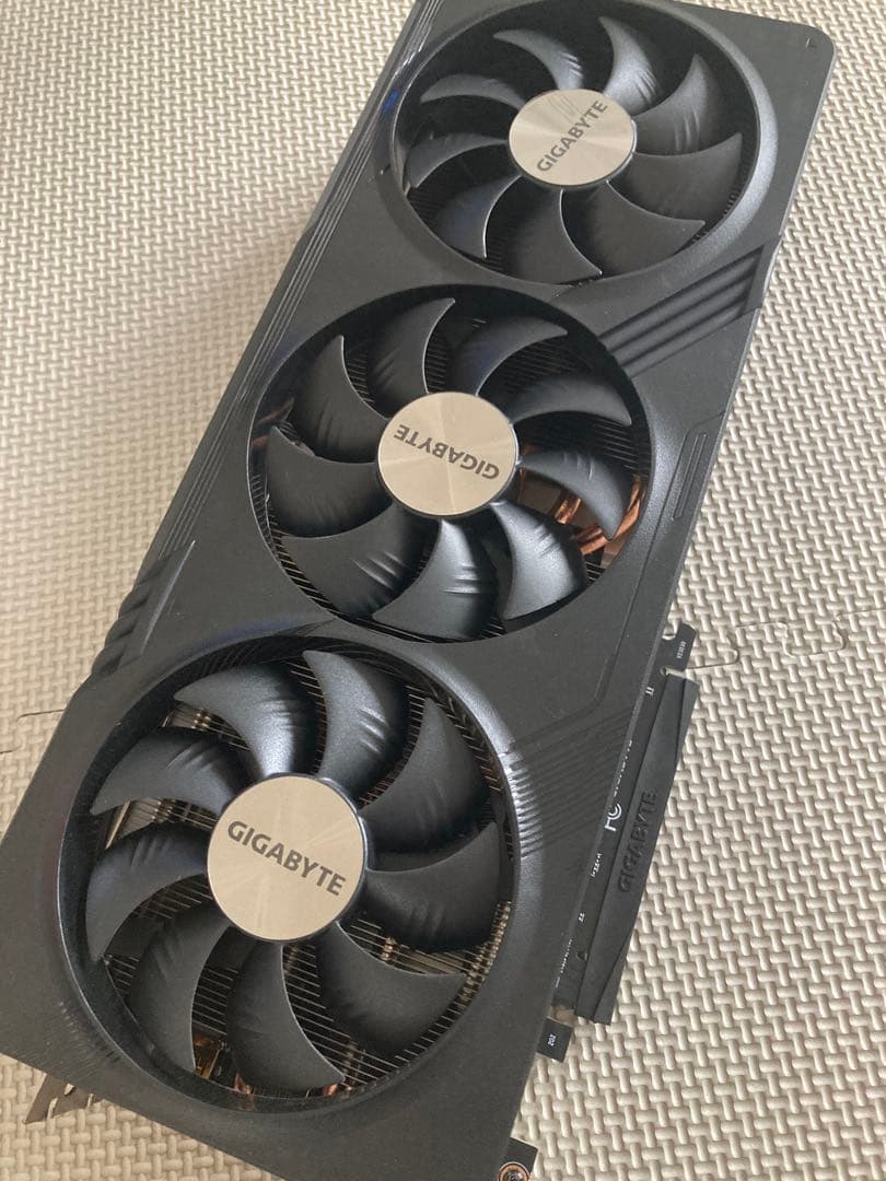 GIGABYTE AMD Radeon RX 7800 XT 本体