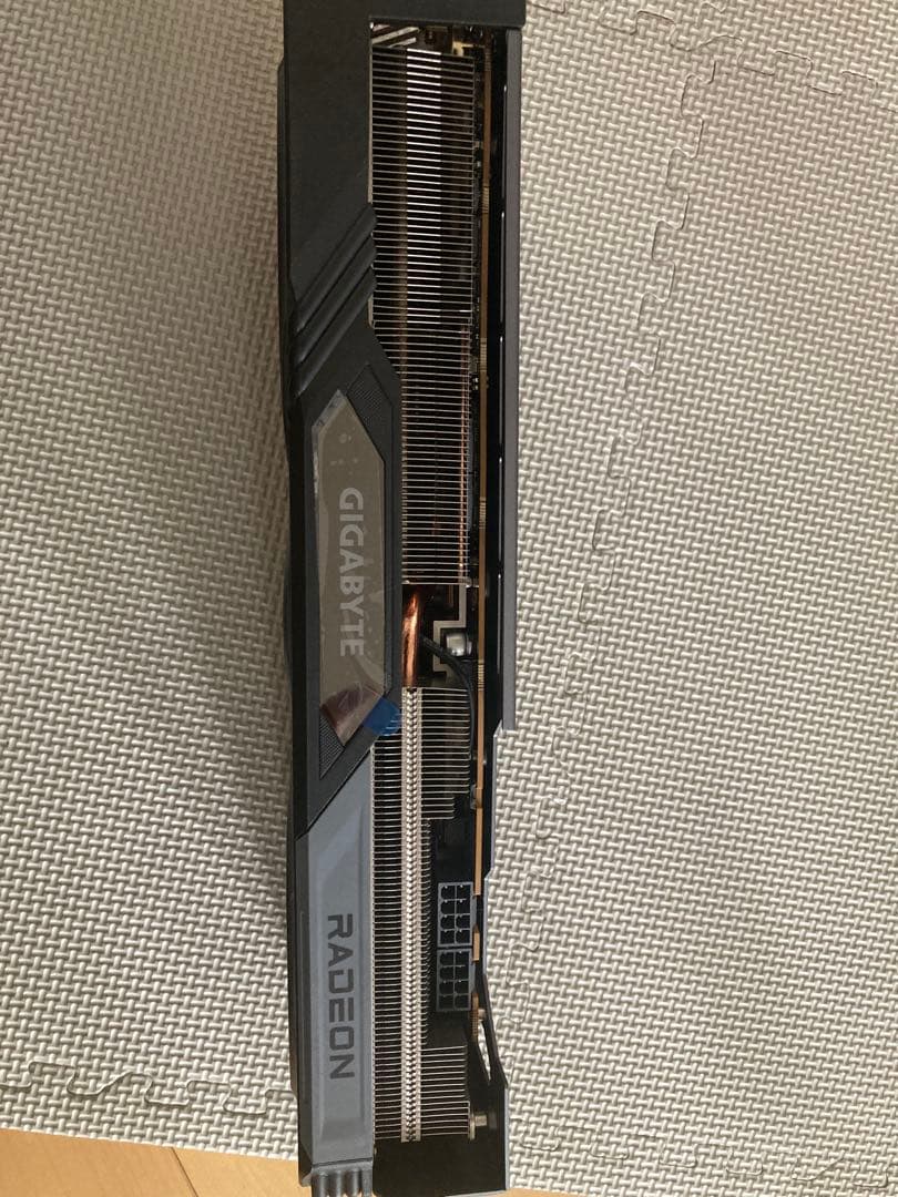 GIGABYTE AMD Radeon RX 7800 XT 本体