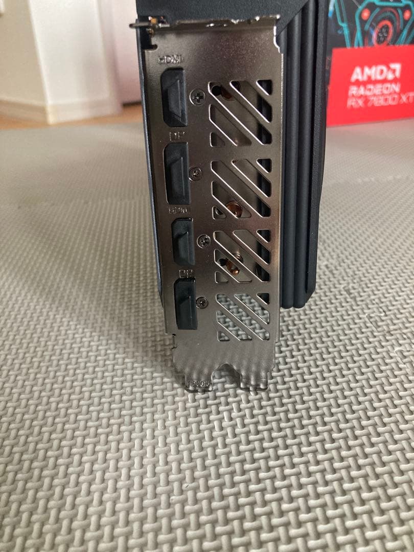 GIGABYTE AMD Radeon RX 7800 XT 本体