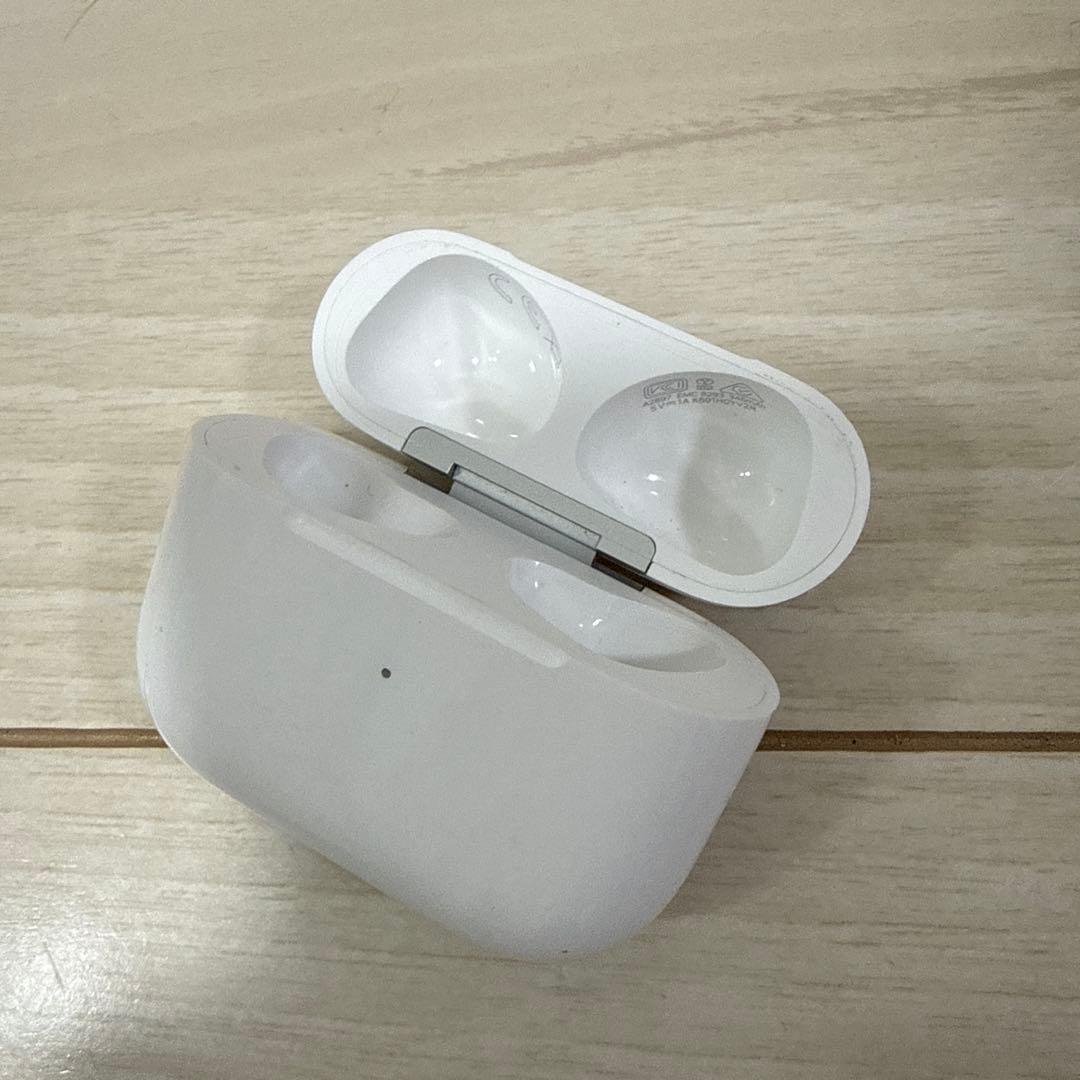 Apple AirPods 第3世代 充電ケース付き MPNY3J/A