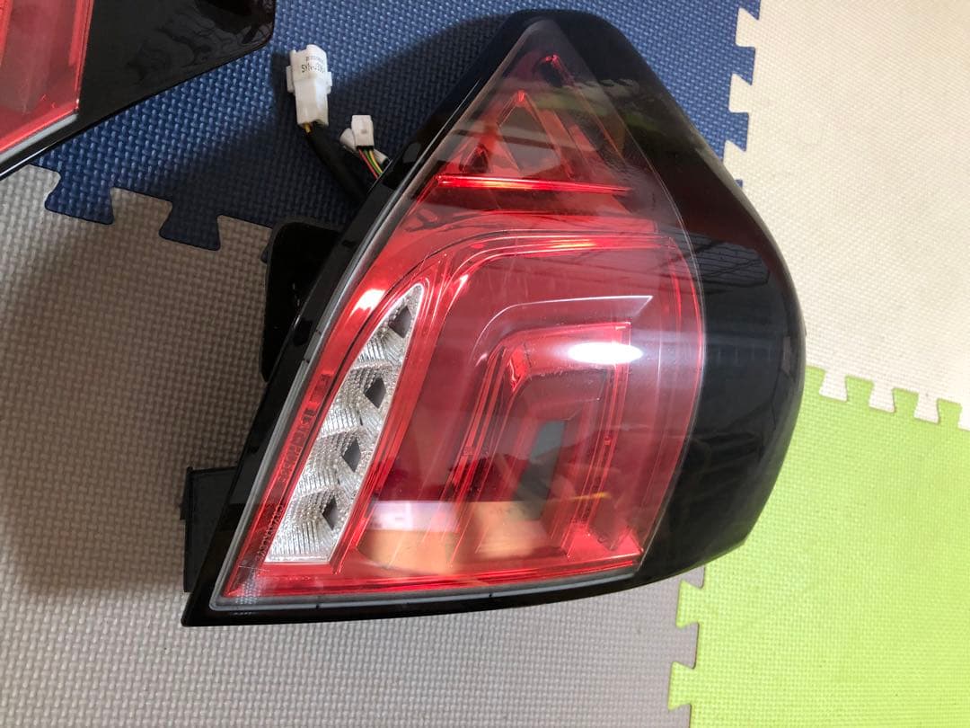 20アルファードクリスタルアイインナーレッド