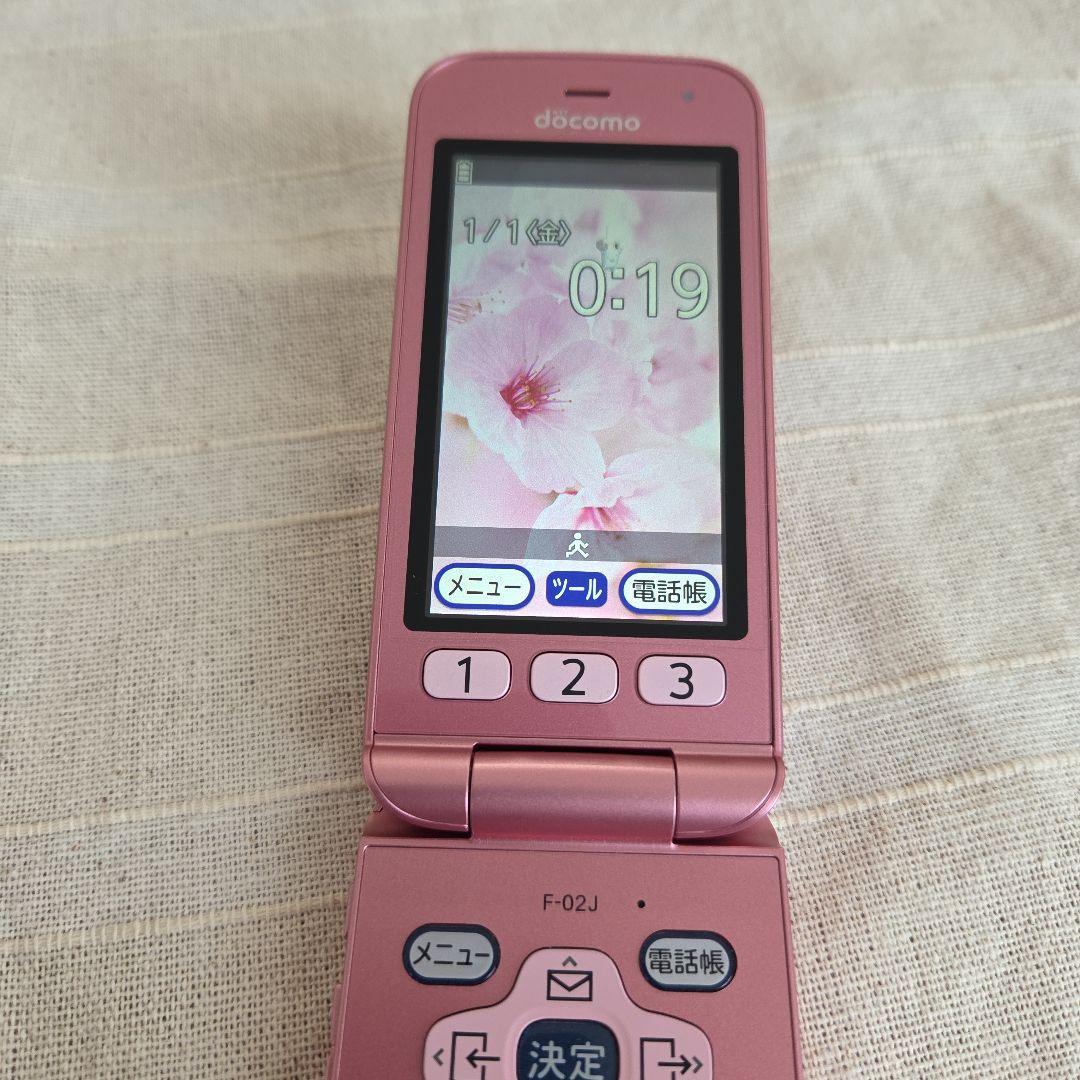 docomo F02Jピンク 携帯電話　 ２週間使用　4G対応　未使用にちかい