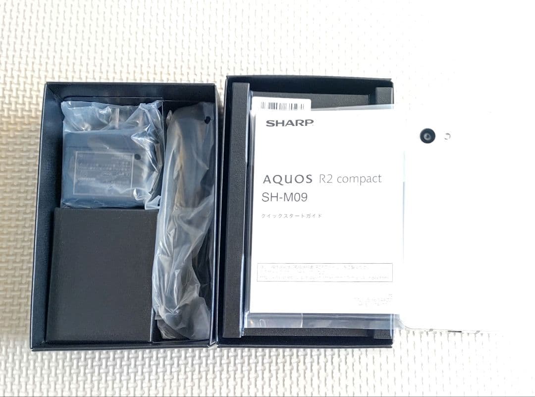 SHARP AQUOS R2 compact ホワイト 貴重なコンパクト