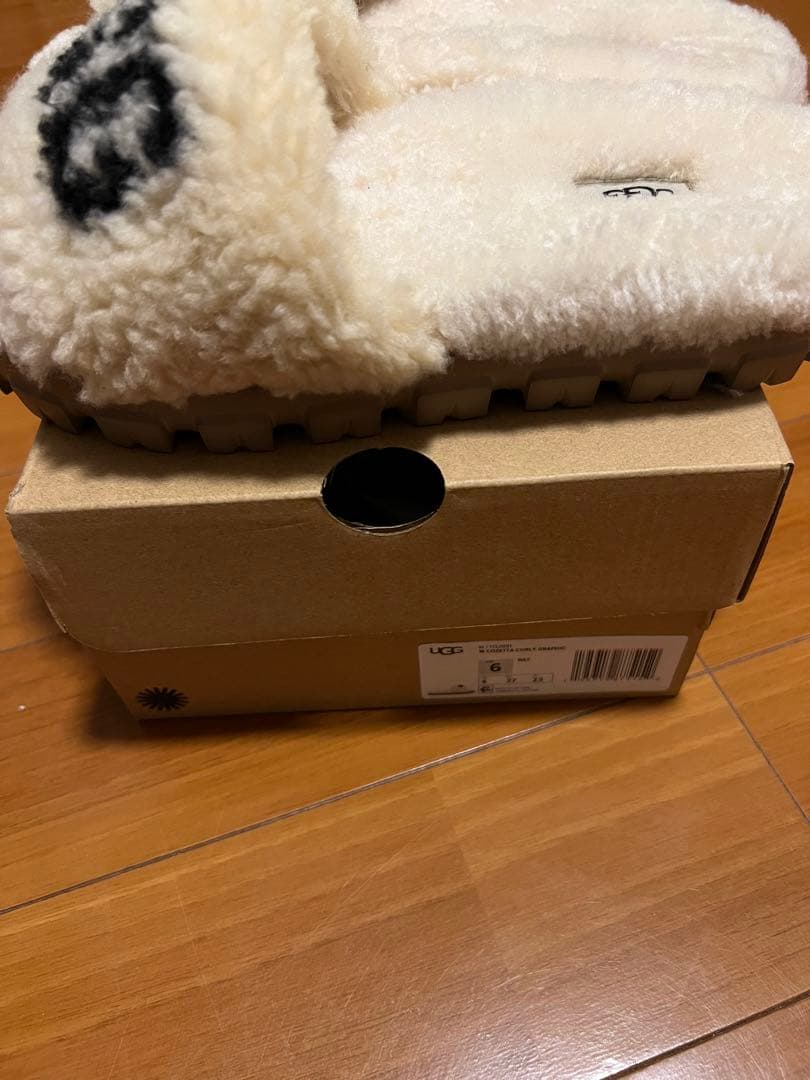 UGG コゼッタカーリーグラフィック