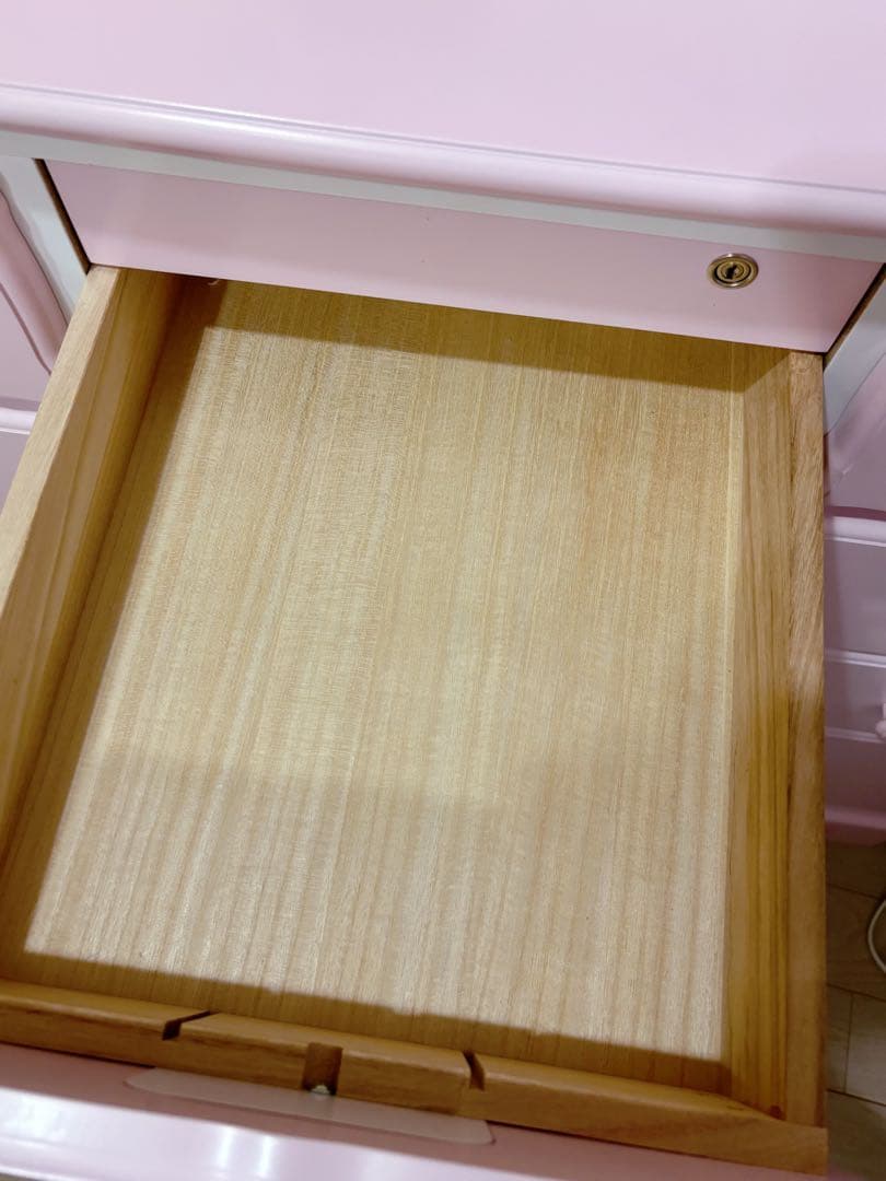 ピンクのハート型ドレッサー