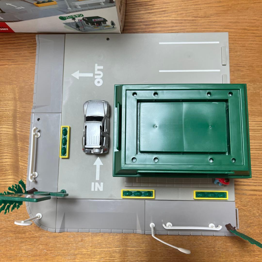 に*)様 トミカタウンすかいらーく