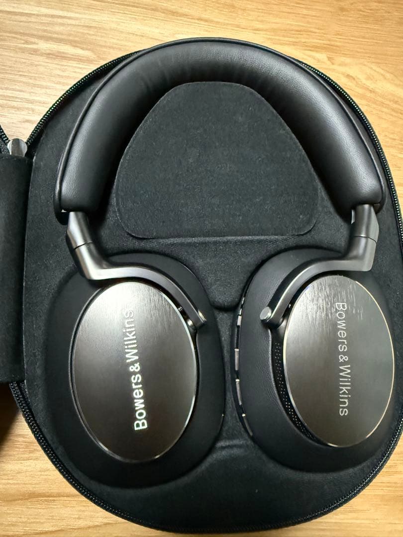 Bowers & Wilkins ワイヤレスヘッドホン px8