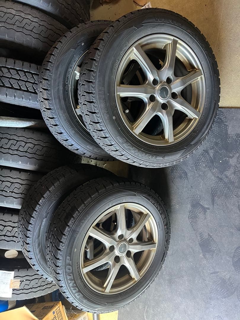 プリウスα スタッドレス205/60r16 ダンロップWM2 5穴　114.3