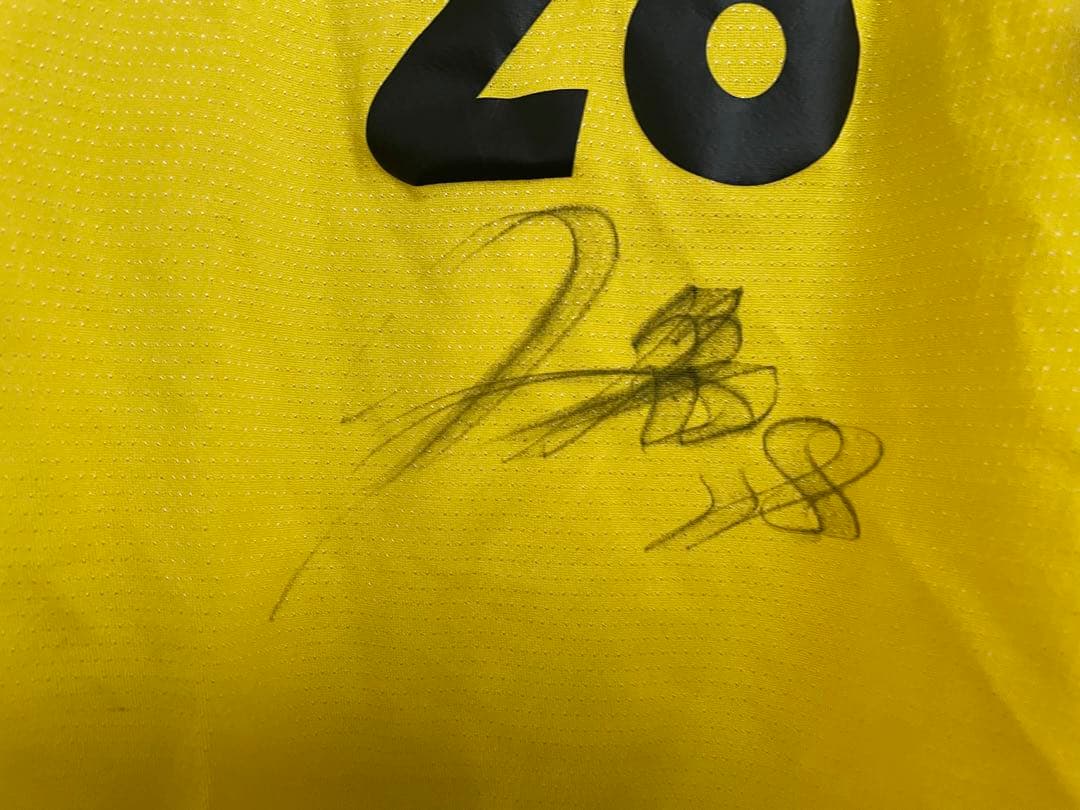 柏レイソル　Umbro サッカーシャツ イエロー 28 サイン入り　玉田圭司選手