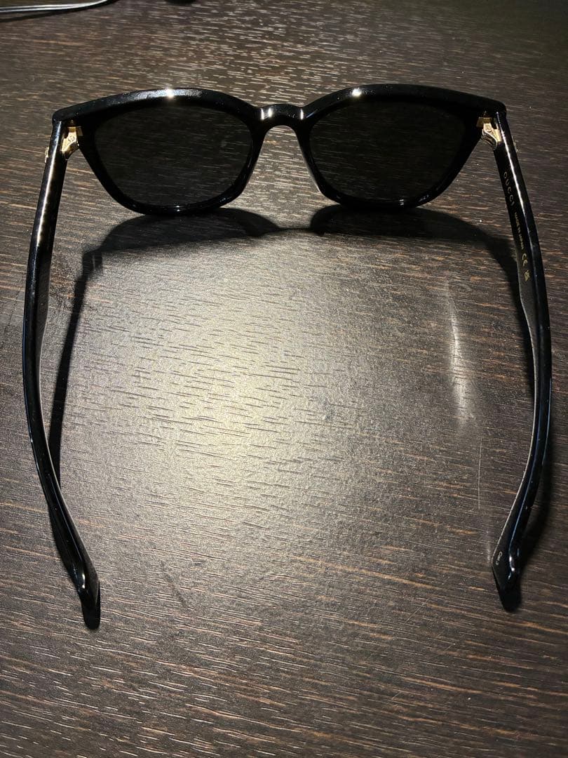 グッチ　ブラックサングラス