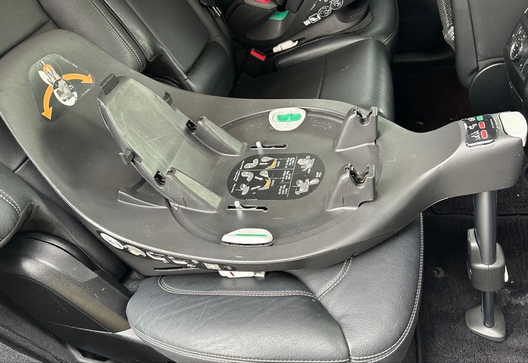 cybex サイベックス　チャイルドシート（ベビーシート）　車載回転台座付き