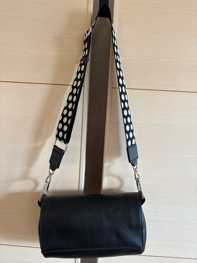 BEARDSLEY 黒 レザーボディバッグ と替えの水玉ベルト　2点セット