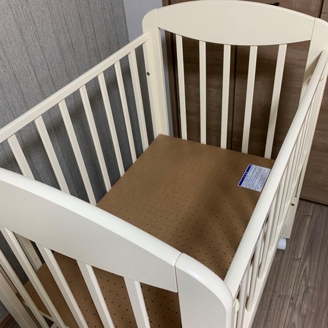 カトージ　ベビーベッド　ハイタイプ　ホワイト