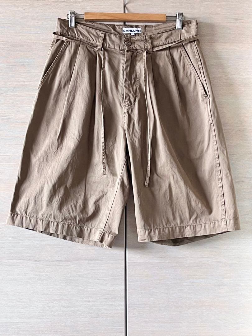 CAHLUMN カウラム 2 Tuck Chino Shorts