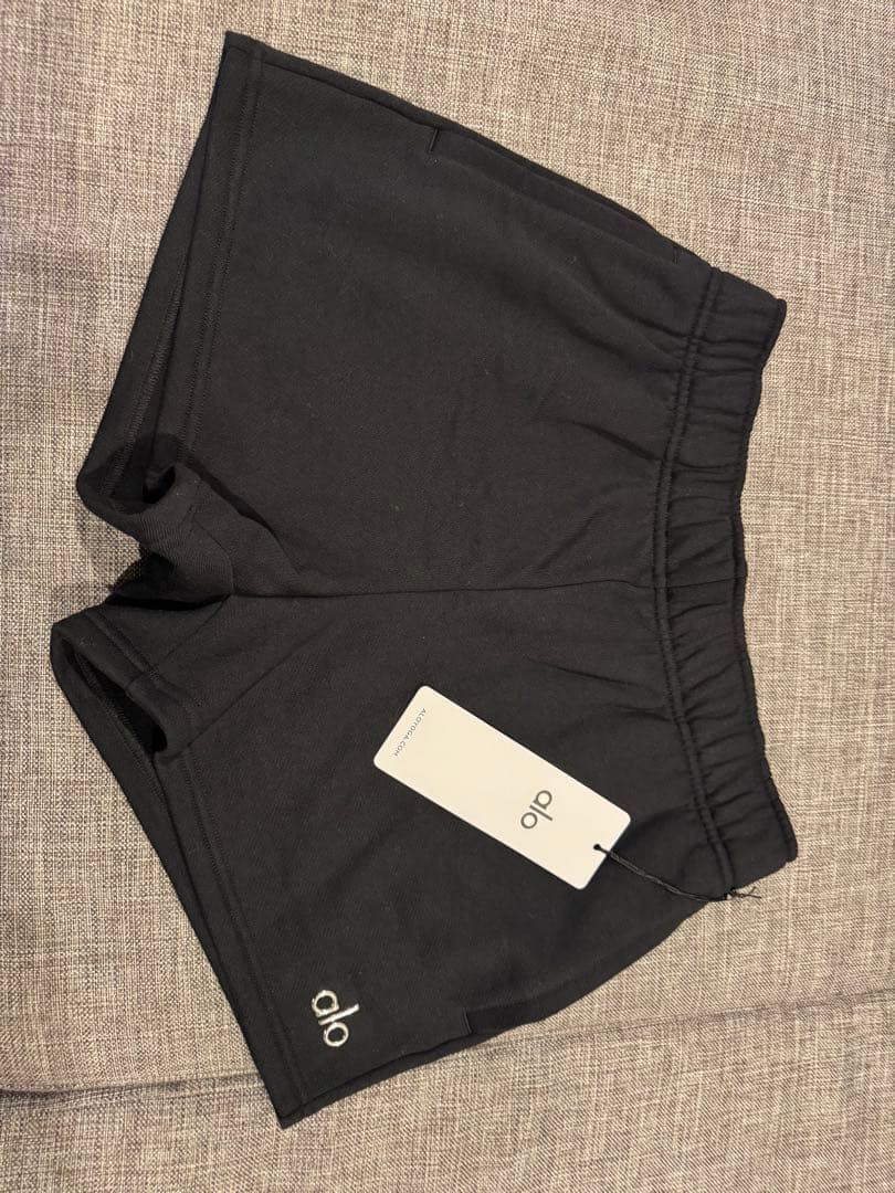 Alo Yoga ブラックショートパンツ XSサイズ
