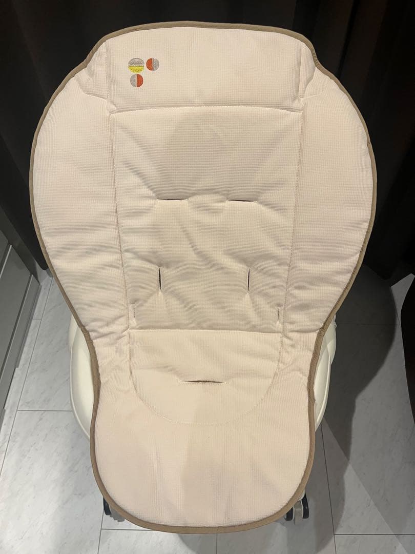 Combi ルシエス AUTO SWING ベビーチェア