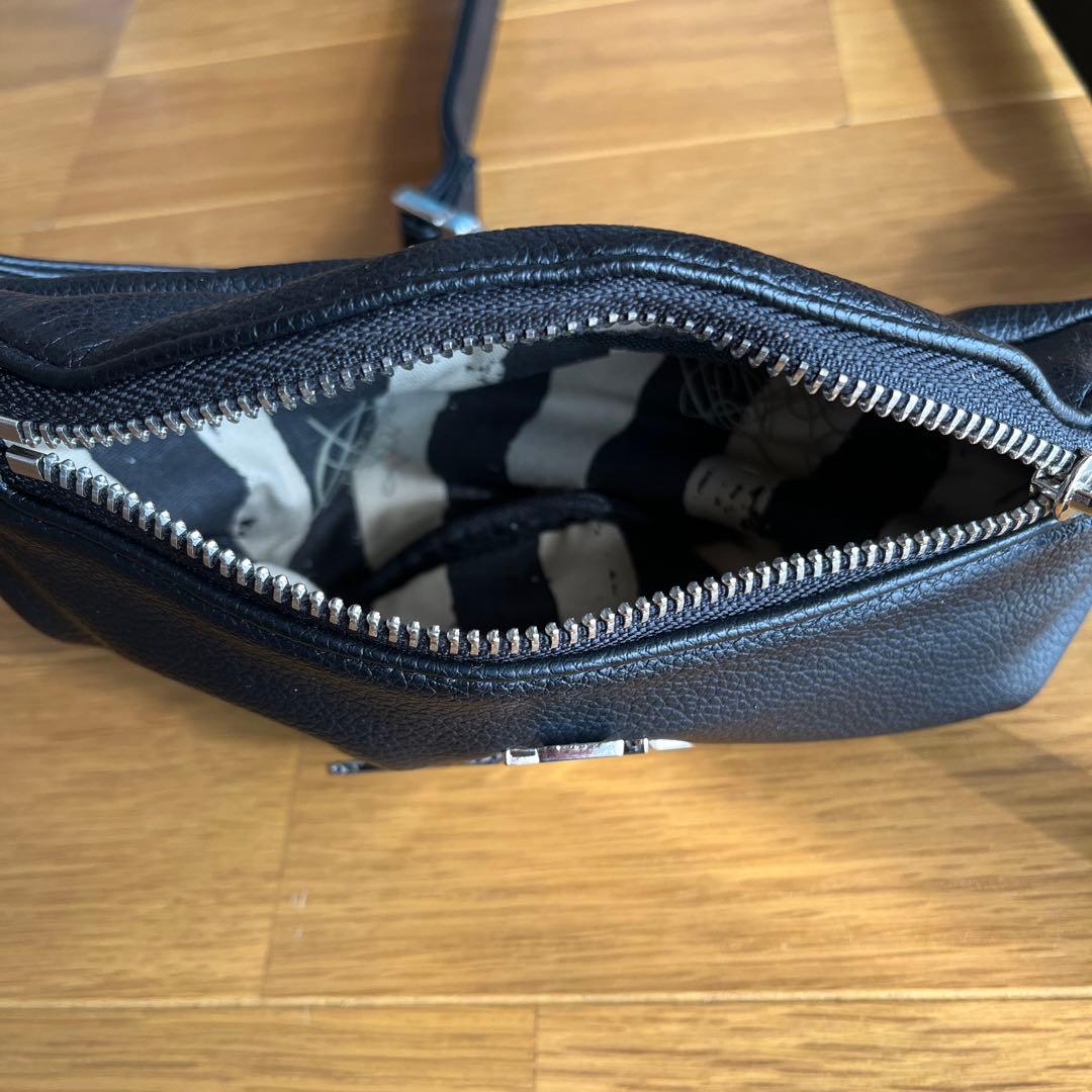 Vivienne Westwood　ヴィヴィアン　ウエスト　ポーチ　ボディ　バッ