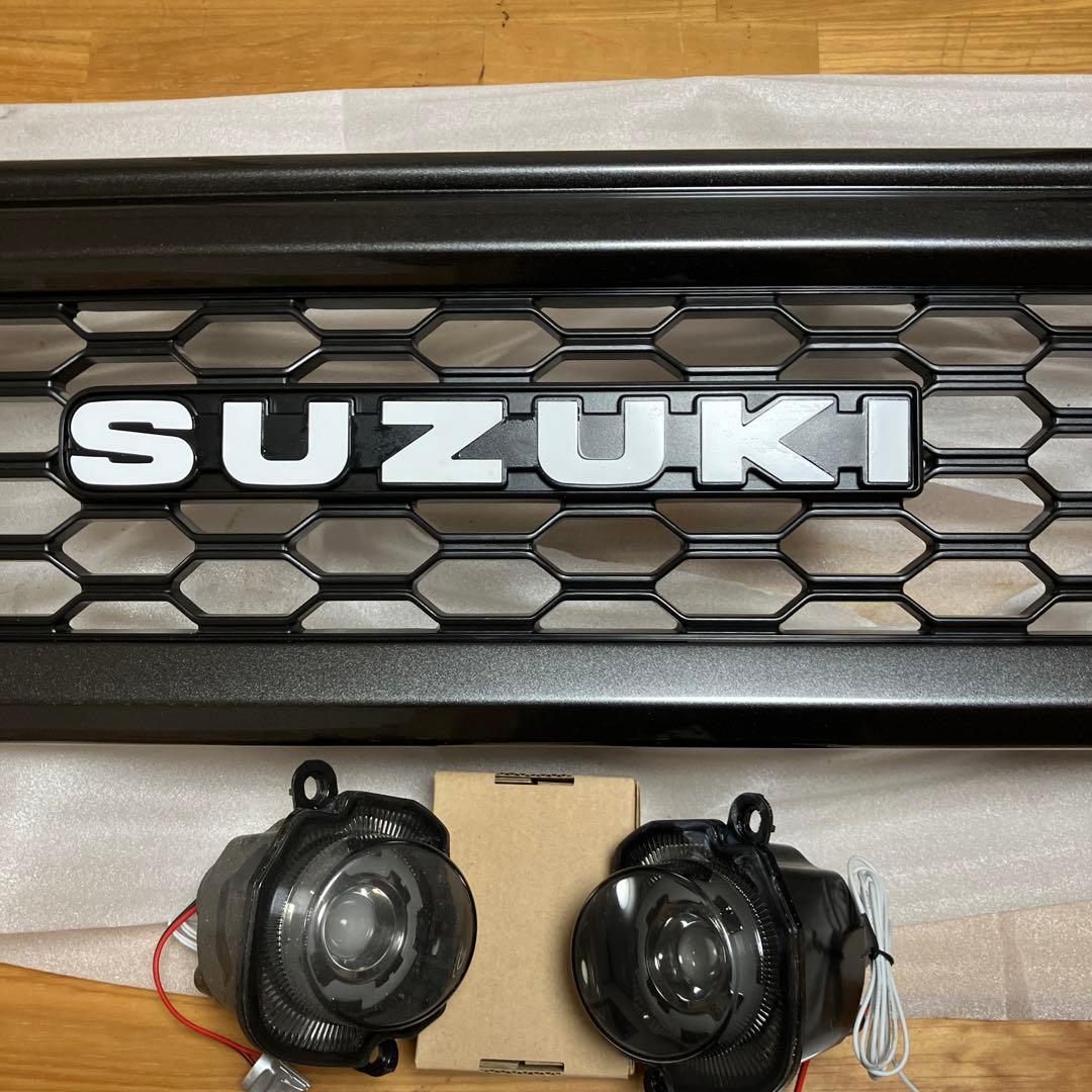新品SUZUKI ジムニー　純正オプショングリル & LEDフォグランプセット