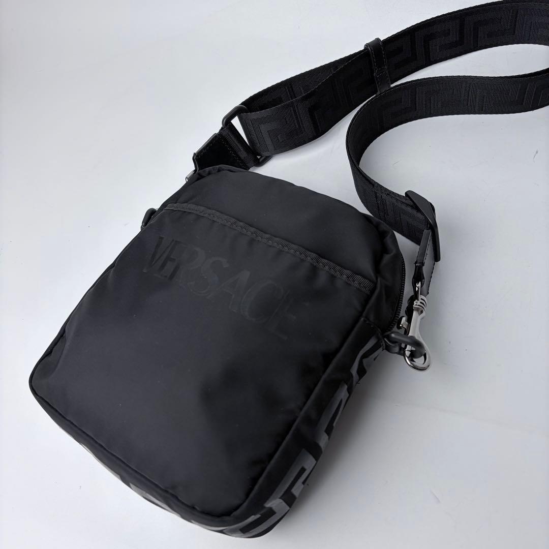 Konaヴェルサーチ　VERSACE　ショルダーバック　グレカ　ブラック