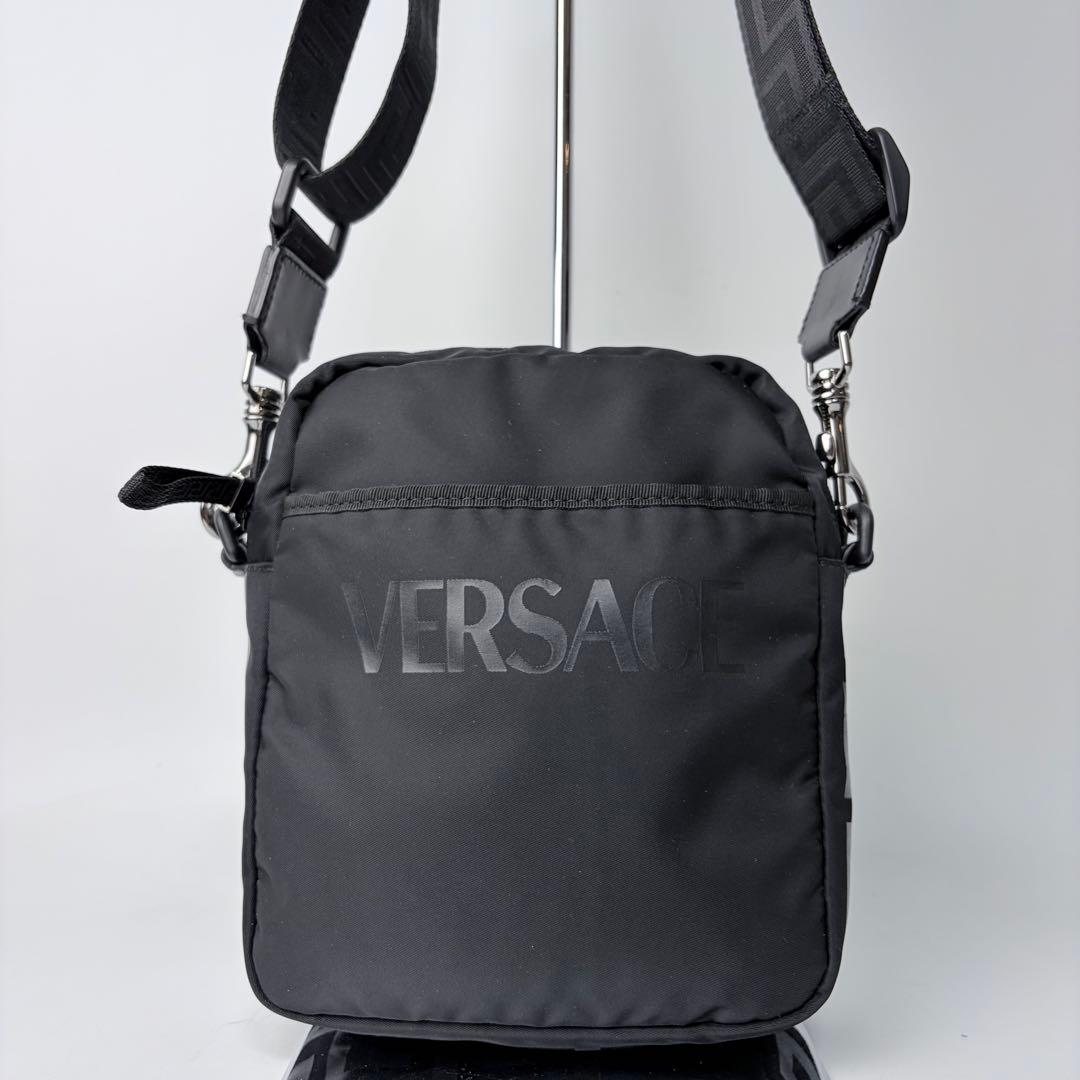 Konaヴェルサーチ　VERSACE　ショルダーバック　グレカ　ブラック